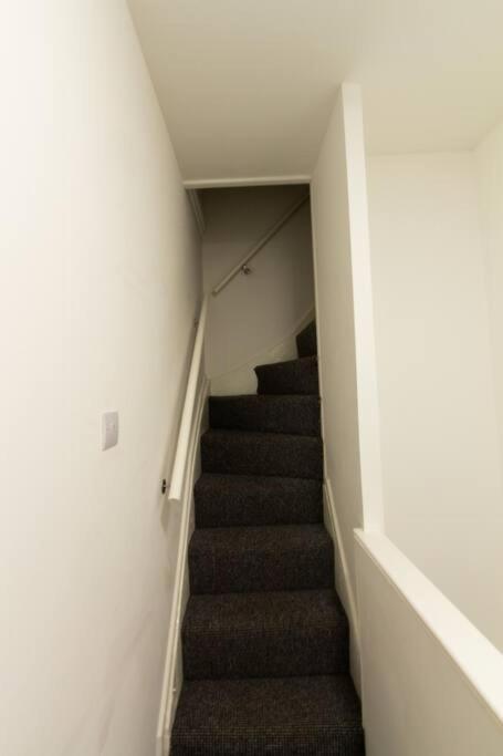 4 - Chic Private In Apartment Sheffield