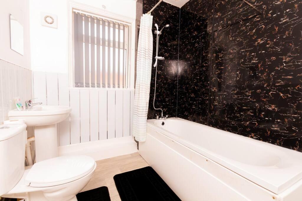 Apartment 4 - Chic Private In *