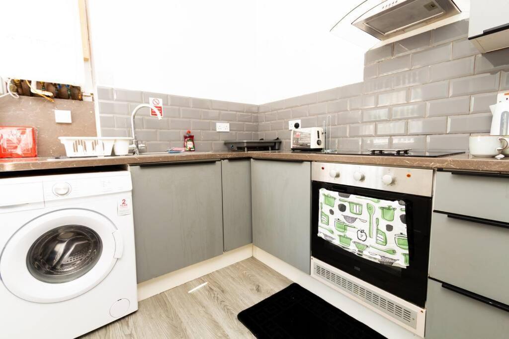 4 - Chic Private In * Sheffield