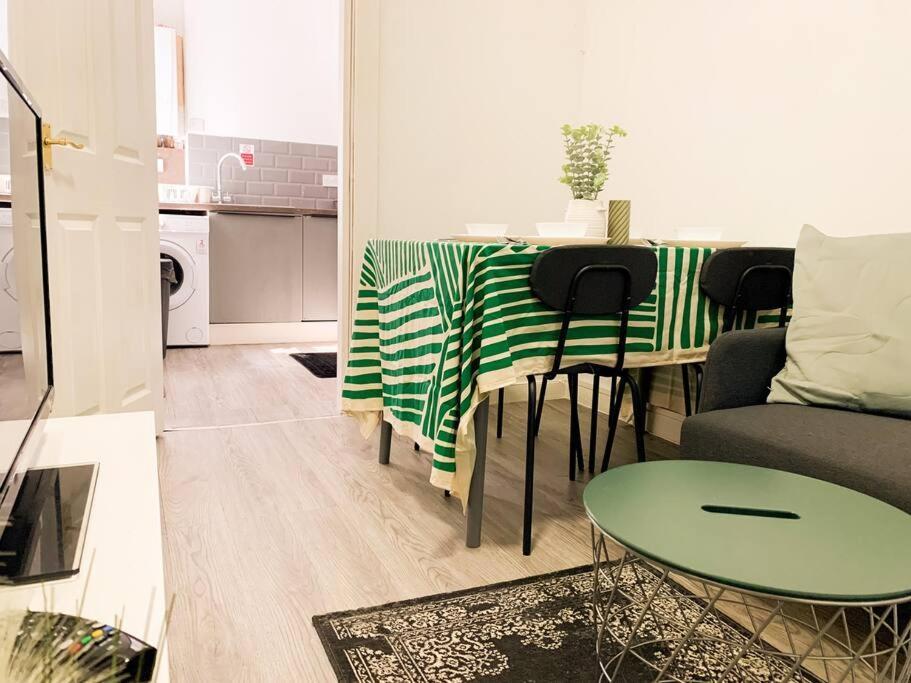 Apartment 4 - Chic Private In Sheffield