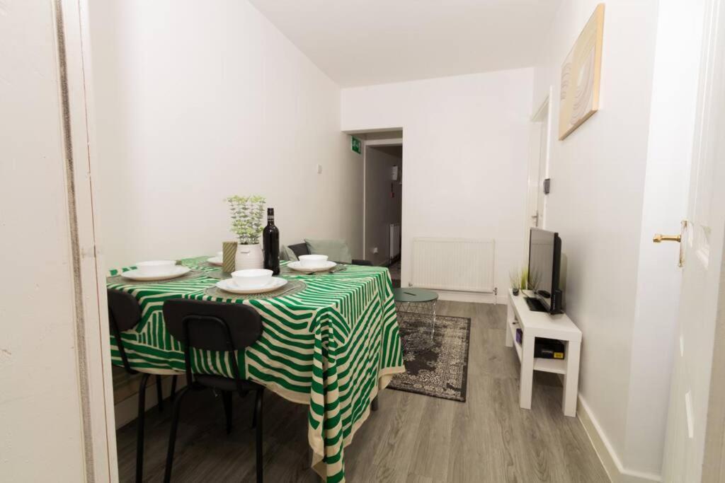 4 - Chic Private In